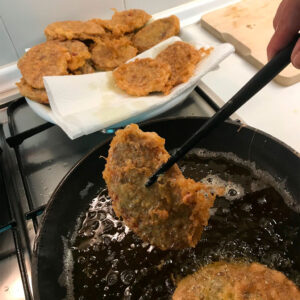 Sacar la butifarra blanca de la sarten