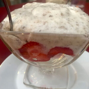 dulce con fresa y trufa de verano