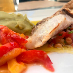 filete de dorada con salsa vierge y frutos secos