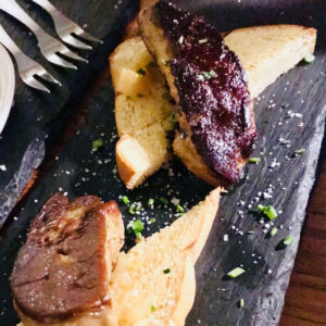foie gras a la plancha con manzana caramelizada