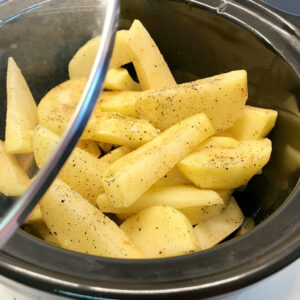 introducir las patatas en la slowcooker