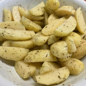 mezclar las patatas con los ingredientes