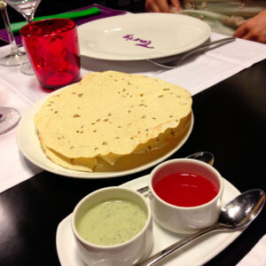 Papadums con salsas