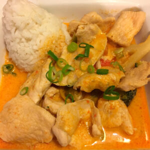 Pollo al curry picante con arroz