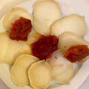 Queso de Benabarre con membrillo y mermelada de tomate