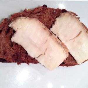 Queso sobre un pan de centeno