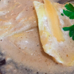 Ravioli De Trufa Blanca con crema de boletus